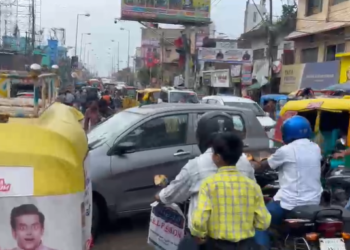 भगवानपुर–सरैया रेवा रोड: सड़क बनी ऑटो स्टैंड, क्या ट्रैफिक पुलिस बेबस है या लापरवाह?