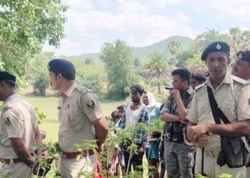 जमुई के बेला गांव में पेड़ से लटका मिला युवक का शव, प्रेम प्रसंग समेत सभी पहलुओं पर जांच में जुटी पुलिस