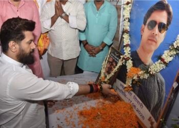 भरत तिवारी के परिजनों से मिले चिराग पासवान, निष्पक्ष जांच और दोषियों पर कार्रवाई की मांग