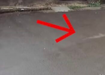 बादल फटने के बाद अब ‘सड़क फटने’ की घटना! पुणे में सड़क चीरकर निकला पानी का तेज़ फव्वारा, CCTV में कैद हुआ पूरा मंजर
